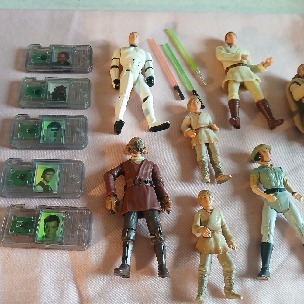 Star Wars Vintage Action Figure Lot with Lightsabers And More